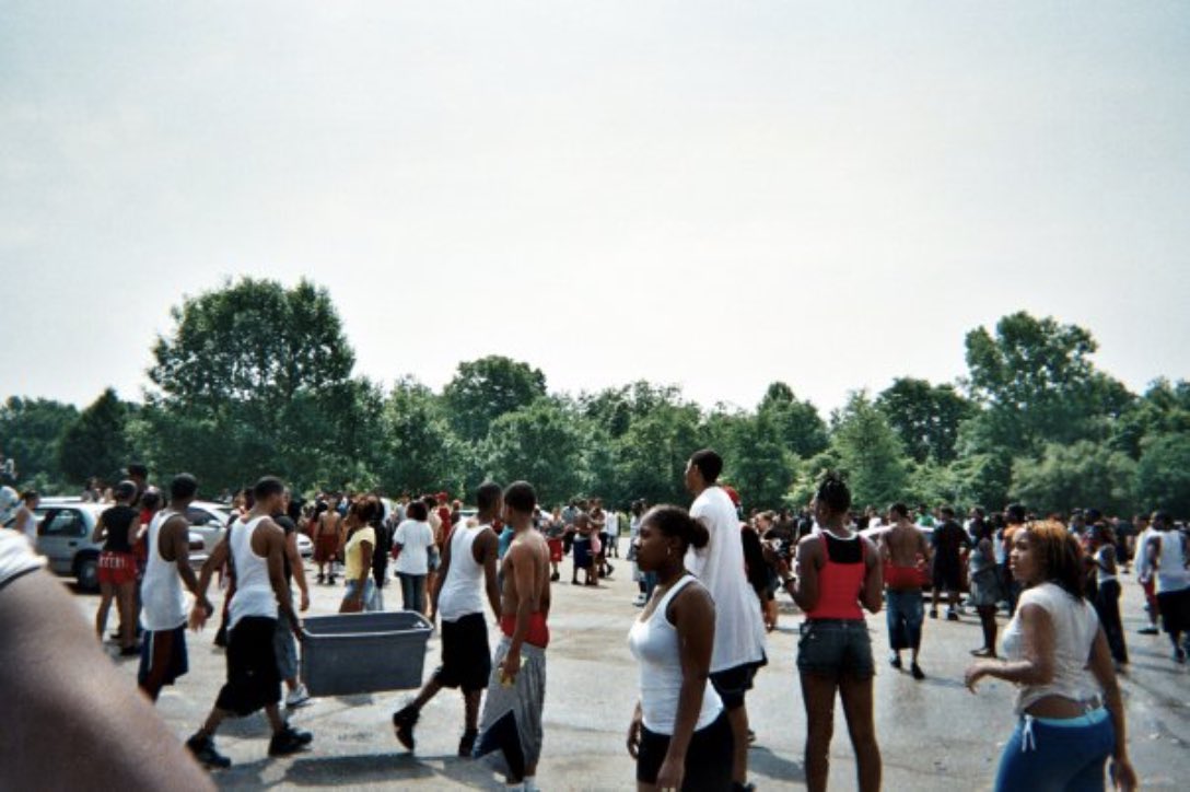 RippyAustin's tweet image. May 2007 • flashback to water balloon fight we used to have at my HS on the last day of school; started at the park &amp;amp; carried over to my neighborhood. Classic times not a phone in sight #naptown #pike