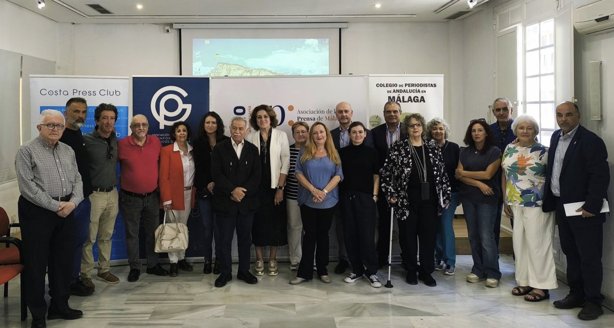 Bella Palomo (@bellapalomo) on Twitter photo Los colectivos periodísticos de Málaga unidos por primera vez para reivindicar la importancia del periodismo local en una iniciativa auspiciada por la <a href="/aprensamalaga/">Asociación de la Prensa de Málaga</a> y apoyada por <a href="/ComuniFac/">Fac.ComunicaciónUMA</a>. Un placer coincidir con <a href="/SPA_Periodistas/">Sindicato de Periodistas de Andalucía (SPA)</a> <a href="/AMIGP1/">AMIGP</a> <a href="/apdeportivosmlg/">APDM</a> <a href="/acta_tv/">ACTA (Asoc. de Cámaras de Televisión de Andalucía)</a> <a href="/CifalMalaga/">CIFALMalaga</a> Los colectivos periodísticos de Málaga unidos por primera vez para reivindicar la importancia del periodismo local en una iniciativa auspiciada por la <a href="/aprensamalaga/">Asociación de la Prensa de Málaga</a> y apoyada por <a href="/ComuniFac/">Fac.ComunicaciónUMA</a>. Un placer coincidir con <a href="/SPA_Periodistas/">Sindicato de Periodistas de Andalucía (SPA)</a> <a href="/AMIGP1/">AMIGP</a> <a href="/apdeportivosmlg/">APDM</a> <a href="/acta_tv/">ACTA (Asoc. de Cámaras de Televisión de Andalucía)</a> <a href="/CifalMalaga/">CIFALMalaga</a>