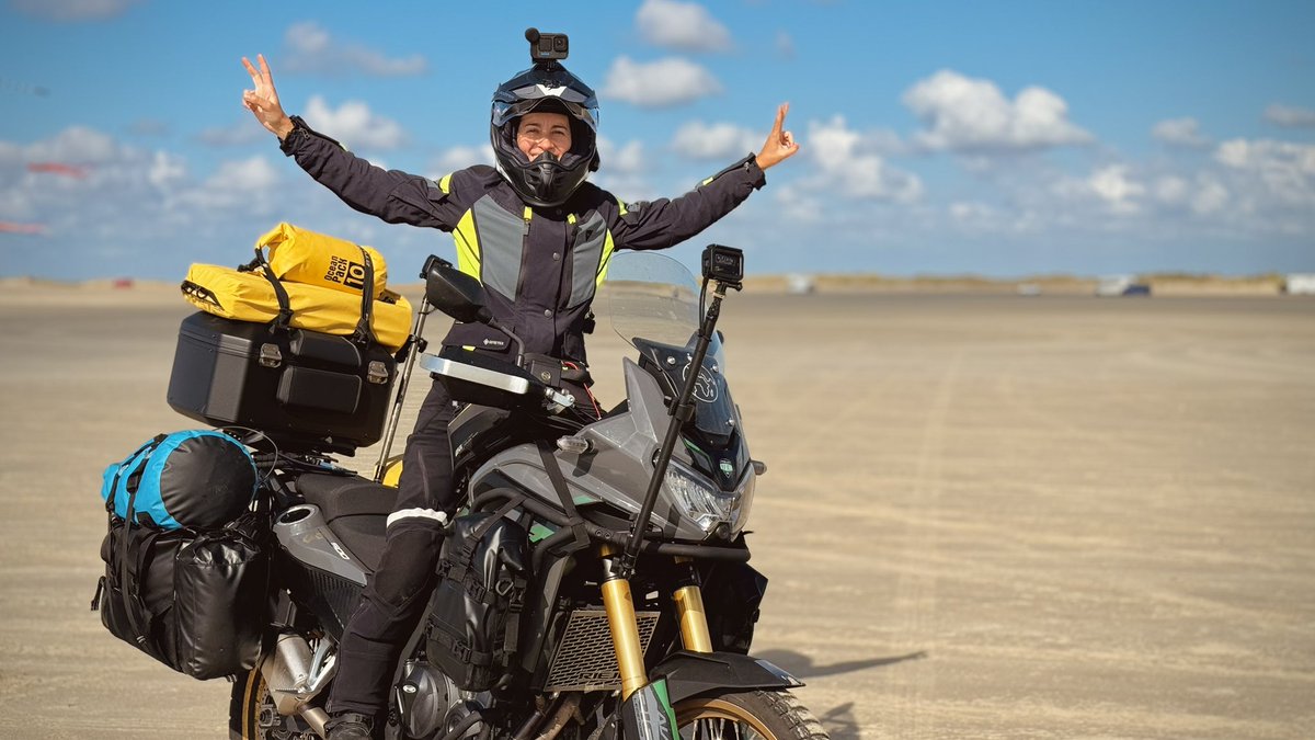 En Europa no hay muchas playas donde puedas circular con tu moto. Este arenal en Dinamarca nos hizo vivir una experiencia alucinante. Si estáis por el país no olvidéis visitar la isla de Rømo 🏍️🏖️🇩🇰