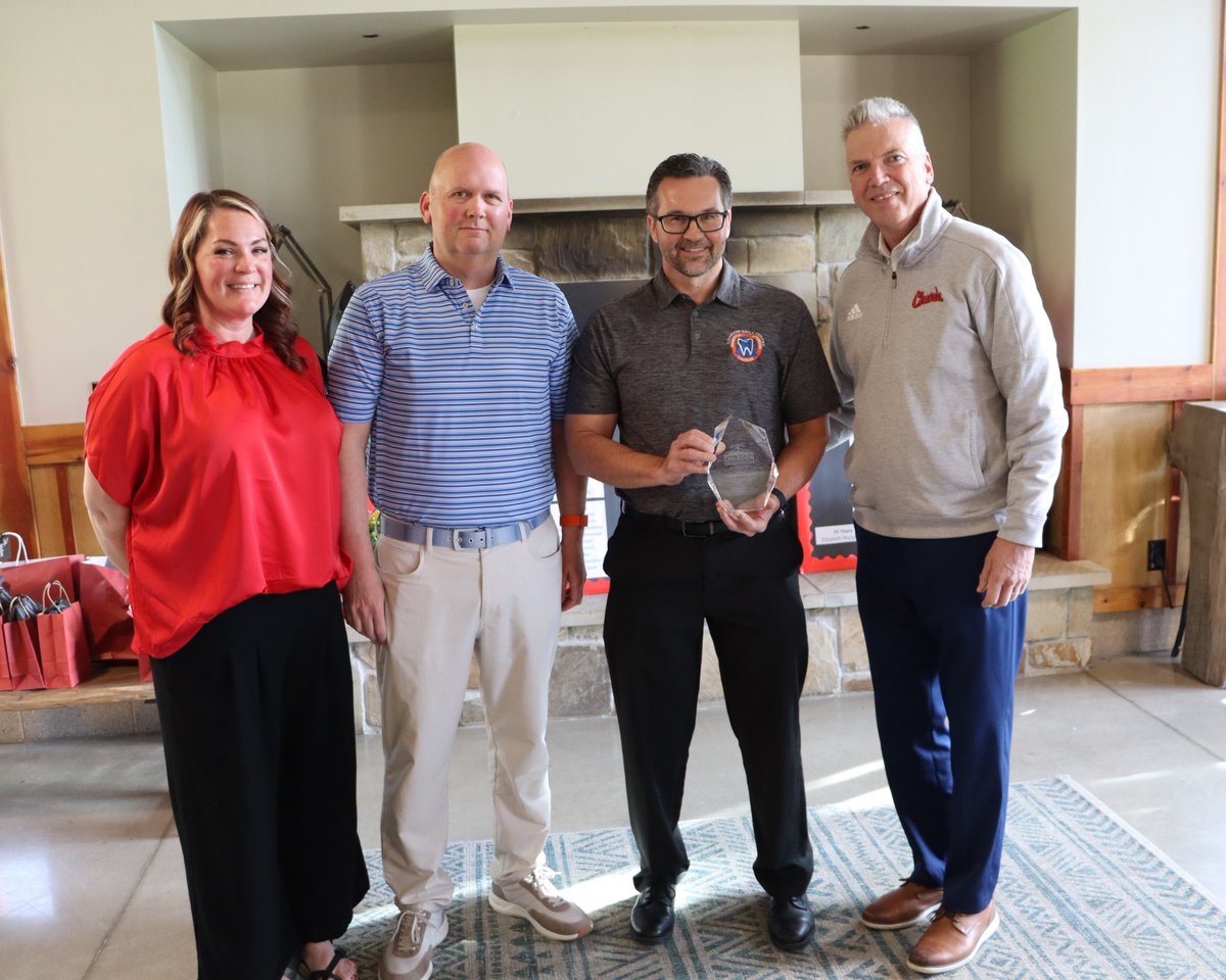 The Chardon Smile Center received the Superintendent's Award at the Chardon Education Association’s annual recognition dinner on April 28, in recognition of its commitment and support of our district.

Thank you Chardon Smile Center for your continued support of Chardon Schools!