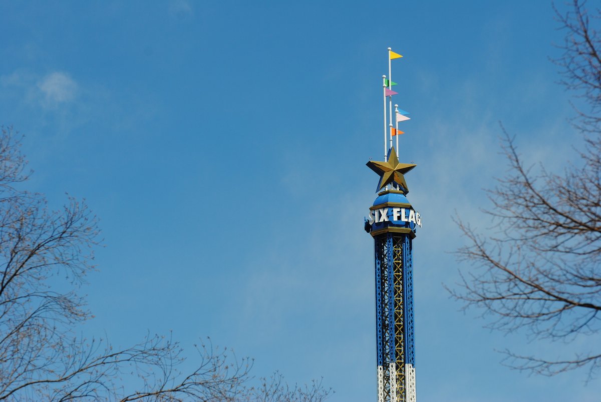 🚨 Passholder Perk Alert! 🚨
Time to round up the crew—your friends get in for just $19.99 each now through May 4. That’s 75% off the main gate price! Bring up to six buddies and show them how it’s done 😱🎢 
Grab tickets here: bit.ly/4iOjwLj