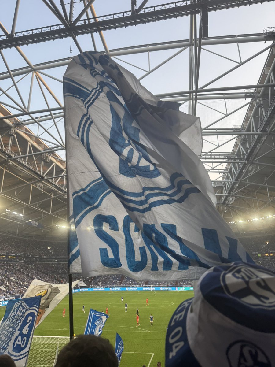 Saison im Stadion für mich mit dem Spiel heute vorbei. Persönlich ne richtige Horrosaison. 13 Spiele im Stadion, davon
• 2 Siege (KSC, Ulm)
• 2 Remis (HSV, Düsseldorf)
• 9 Niederlagen ( 2x Köln, 2x Lautern, Darmstadt, Magdeburg, Hannover, Paderborn)
😭☠️