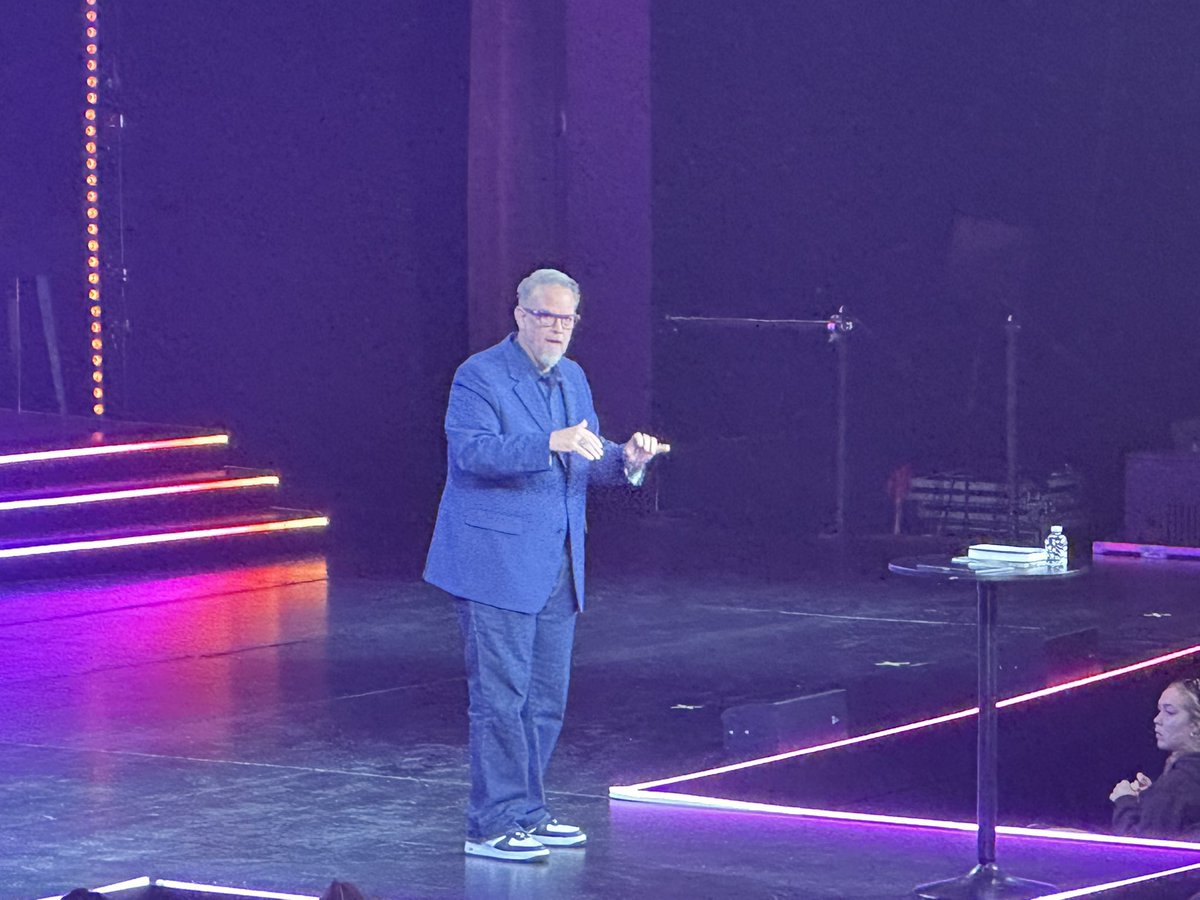 GregMansur's tweet image. So honored to hear you today, @edstetzer! #ThriveConference #Gloo #Barna