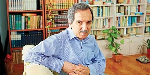 İzmir Buca'da tutuklu olan yazar Ali Ünal’ın avukatı Ben Keith, Avrupa İnsan Hakları Mahkemesi'ne bir dilekçe gönderdi:  

“Ali Ünal 70 yaşında, bir büyükbaba. 9 yıldır hapiste. Bu yapılan siyasi zulümdür.”  

Öğrencilere MüebbetveHücre