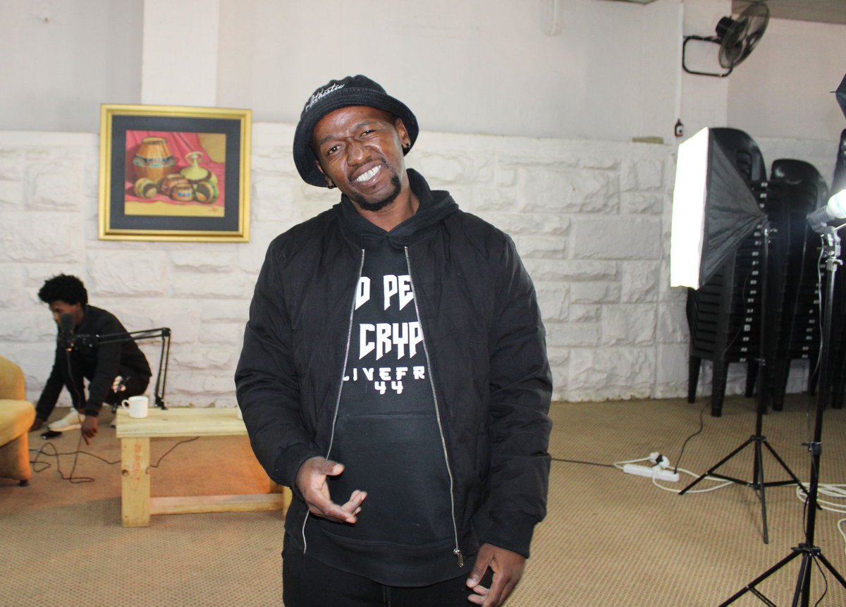 🎙️📸 Behind every conversation, there's a moment worth capturing! Stay tuned for more amazing content! #PodcastVibes #CapturingTheMoment #EveryPictureTellsAStory #CreatingContent #BehindTheScenes
#Surprises