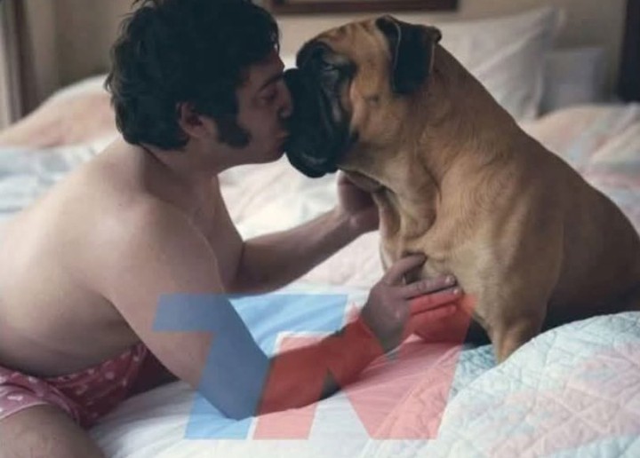 Mamertos0's tweet image. Tiene que ser muy duro para los libertarios criollos que llaman homosexual a Gustavo Petro tener que ver estas imágenes de Javier Milei que se filtraron en Argentina.