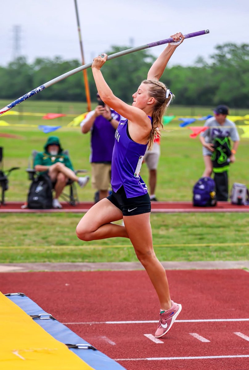 catherine_t_pv's tweet image. Sophomore year Regionals at Challenger Stadium! I placed fourth overall and cleared 10’6” on my first attempt! Although it’s not how I wanted my season to end, I have made immense progress this season and I plan to keep working all throughout the year. See you next year Region 3!