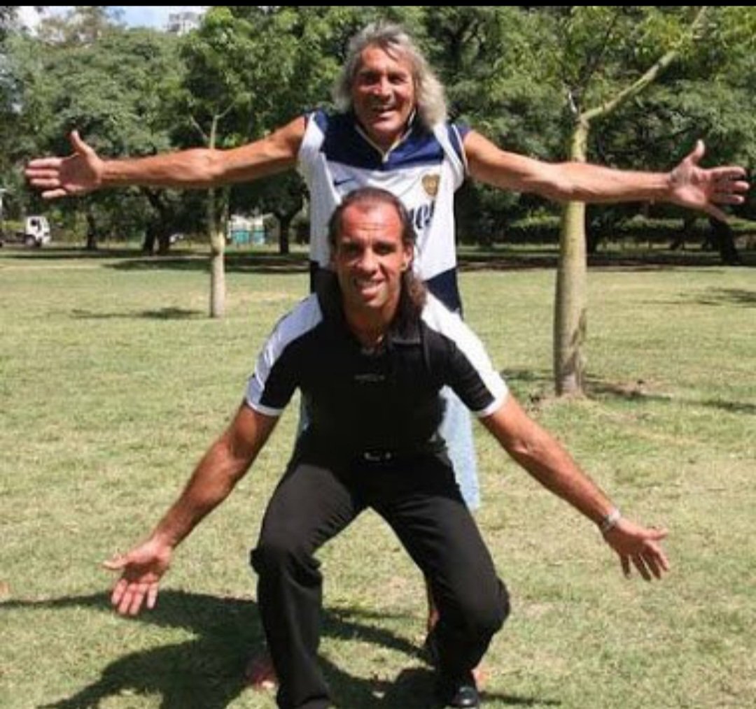 Mono Navarro Montoya (@navarromontoya) on Twitter photo Querido Hugo, la eternidad es un lugar que ocupan sólo los que dejan huella como vos.
Querido Loco, ídolo de tantos como quien escribe estas líneas agradecidas por iluminar mi niñez, cuando jugaba a ser vos en el arco de <a href="/BocaJrsOficial/">Boca Juniors</a>.
Sos y seras mi ídolo.
Te quiero mucho. Querido Hugo, la eternidad es un lugar que ocupan sólo los que dejan huella como vos.
Querido Loco, ídolo de tantos como quien escribe estas líneas agradecidas por iluminar mi niñez, cuando jugaba a ser vos en el arco de <a href="/BocaJrsOficial/">Boca Juniors</a>.
Sos y seras mi ídolo.
Te quiero mucho.