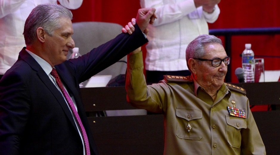 Jorge Luis Tapia Fonseca (@jorgeluistapiaf) on Twitter photo Muchas felicidades, Presidente <a href="/DiazCanelB/">Miguel Díaz-Canel Bermúdez</a>.
Seguimos en combate.
Un fuerte abrazo. Muchas felicidades, Presidente <a href="/DiazCanelB/">Miguel Díaz-Canel Bermúdez</a>.
Seguimos en combate.
Un fuerte abrazo.