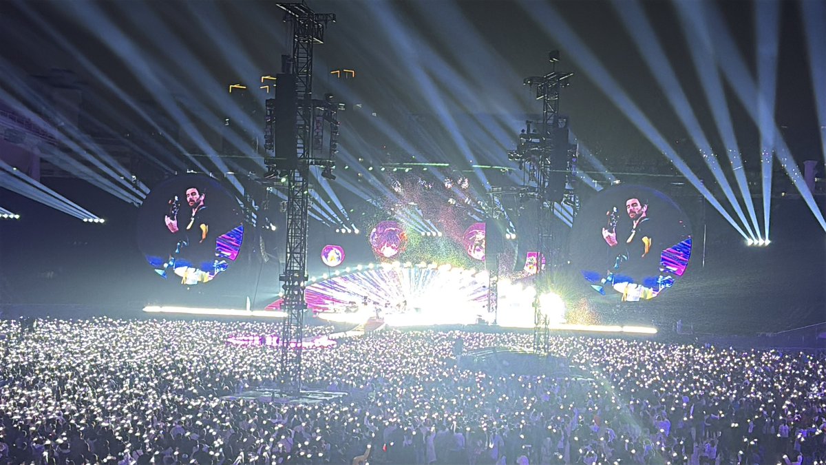 yzzvic's tweet photo. 看Coldplay囉😆
射的好猛
.
.
.
.
我指燈光 @南韓 https://t.co/EsGJ7m8ajv