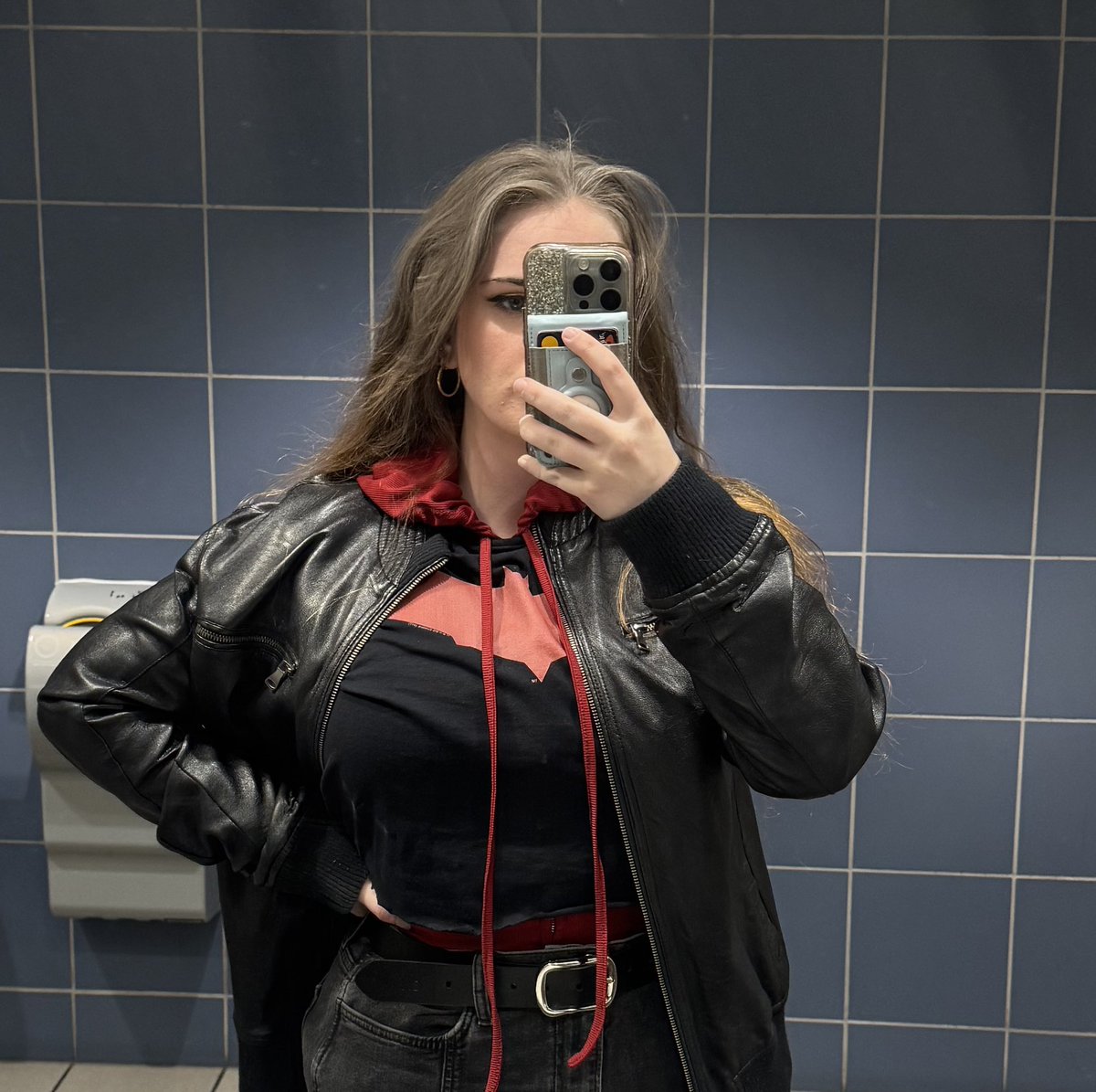 Here’s my Red Hood cosplay!!! 

Ps:
If anyone wants to buy me a reading light then let me know, it’s like 20 bucks