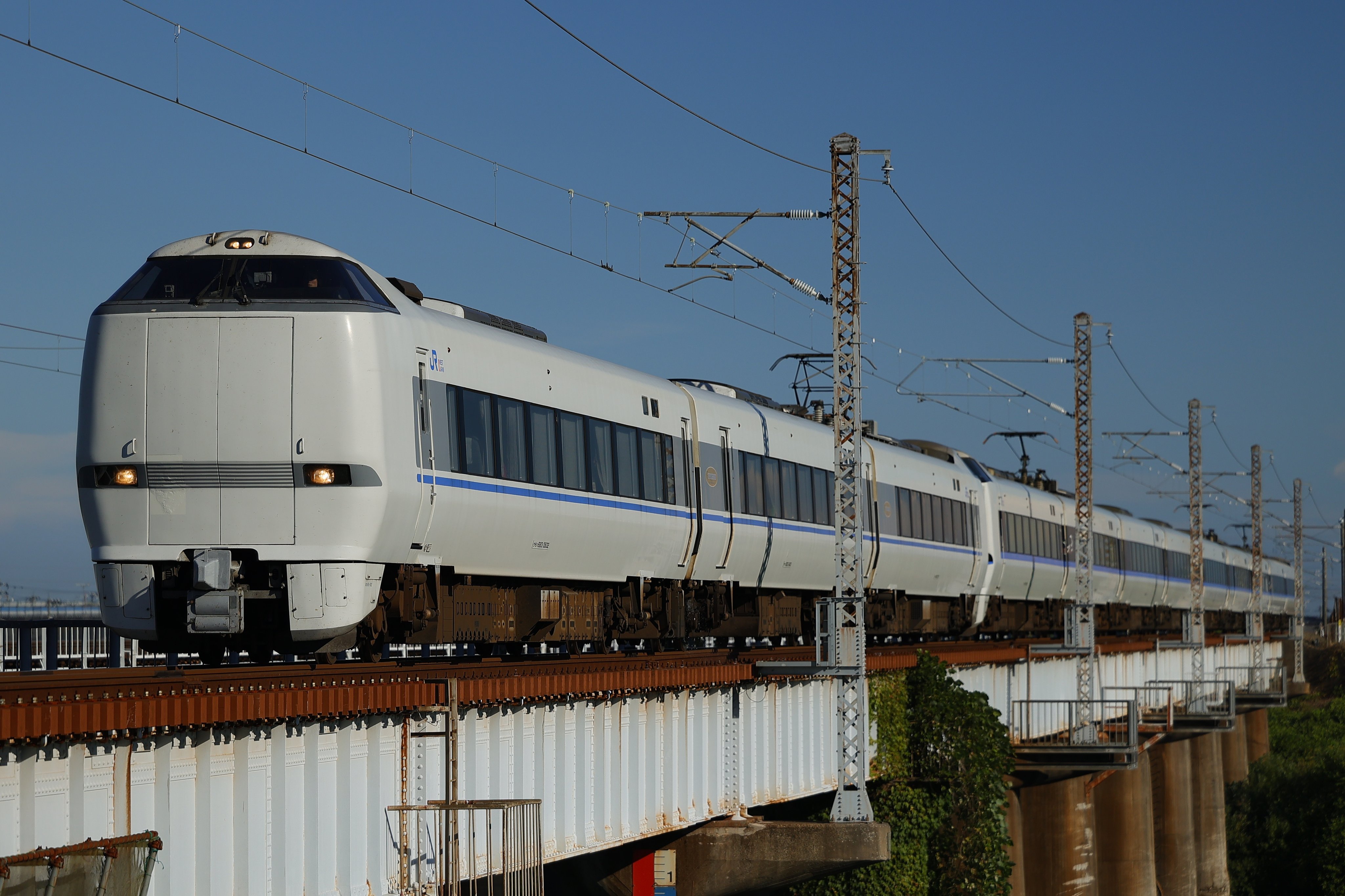 413系/683系 JR西日本683系電車 - Wikipedia