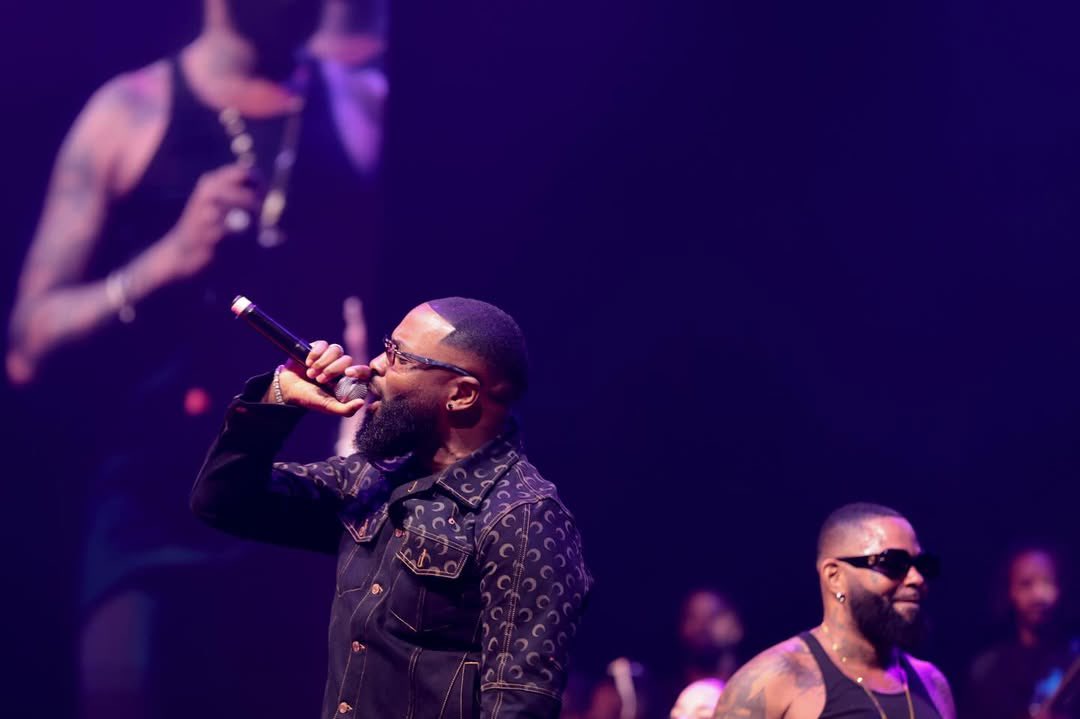 Nwaar_Meilleurr's tweet photo. Après le 20 avril FERRE GOLA,Le 21, il signait un final grandiose, entouré de KOFFI OLOMIDE , GRADUR,CHILY,HIRO, SINGUILA et BARBARA PRAVI . Deux soirs de grâce, deux soirs d’histoire.

#FerreGola #AdidasArena https://t.co/AuNUC4L8Vt