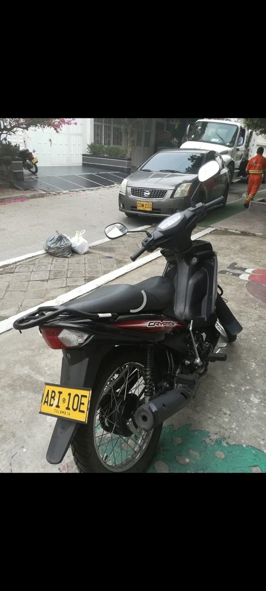 En la vía Sirivana de #Yopal, una mujer fue abordada por dos sujetos quienes la hicieron caer para hurtarle su motocicleta. Ante la caída, esta ciudadana sufrió lesiones en su tobillo entre otras laceraciones.

facebook.com/photo/?fbid=12…