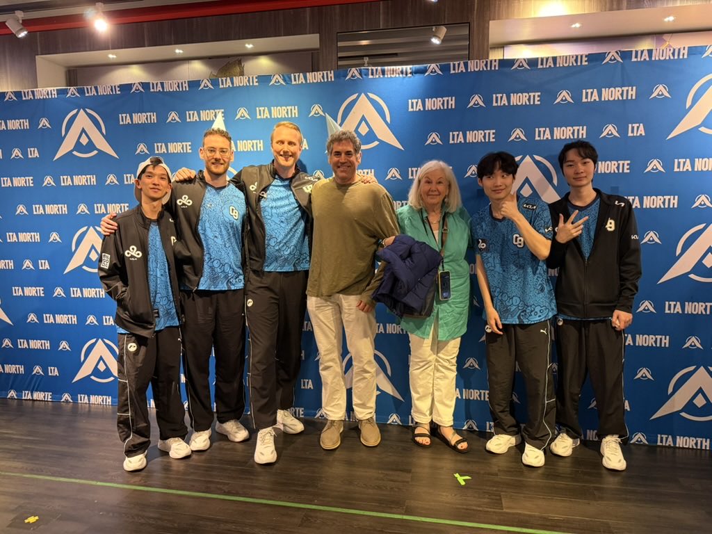 Jack Etienne (@jacketienne) on Twitter photo My mom and I got a picture with the team after the win! Happy birthday <a href="/VulcanLoL/">Philippe Laflamme</a>! My mom and I got a picture with the team after the win! Happy birthday <a href="/VulcanLoL/">Philippe Laflamme</a>!