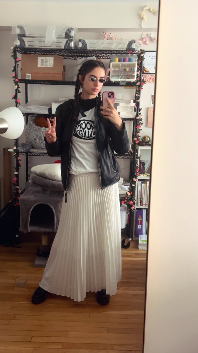 GDeace96308's tweet image. Just when I thought this outfit was a flop, two separate strangers complimented me :) #springfit