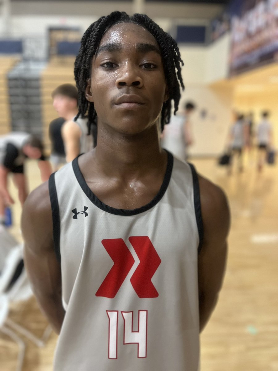 D’Quill Osbey 6’0 G 2026 Redline Elite

Had a sleeper feel to him. 3 level scorer, physical, defended. He had a smooth pull up j that saw him scoring from all over the court. Strong efforts on the day.