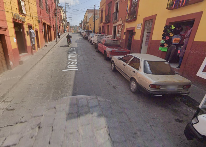 NewsSanmiguel's tweet photo. #OBRAS📣Te avisamos que: la #calle insurgentes en el tramo entre San Antonio Abad y Quebrada, se vera afectada la #vialidad, sin causar cierre total, esto debido a los #trabajos que llevará a cabo #SAPASMA. Así lo anunciaron #precauciones. 👷🚧🚧
#sanmigueldeallende #ReporteVial https://t.co/4oDt007vQP