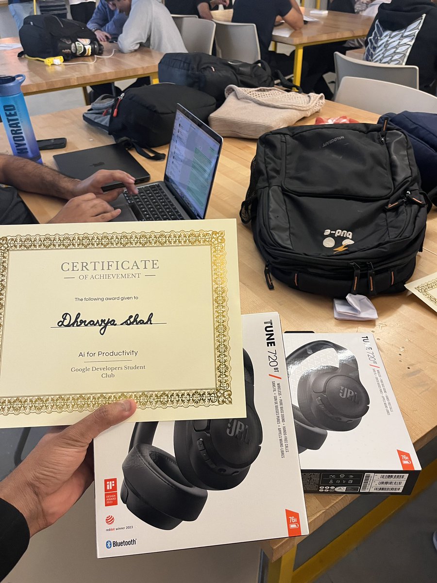 DhravyaShah's tweet image. > go to hackathons
> use the supermemory api
> profit
again and again 🙏