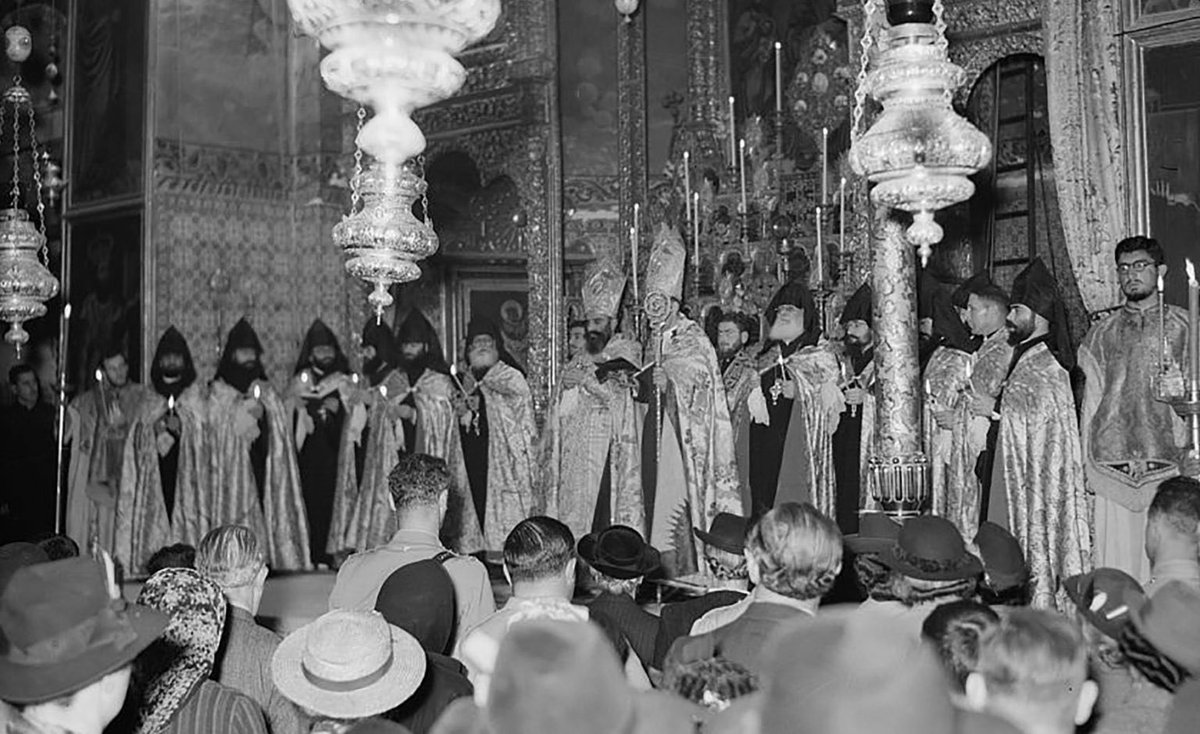 Wishing you all a very Happy Easter today✝️

Easter service in the Church of St. James, Jerusalem, 1941.