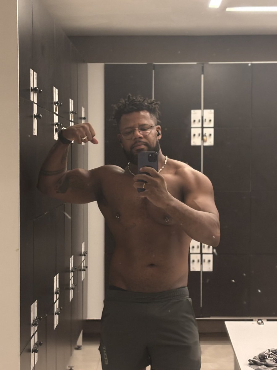 Nesta Páscoa, quero te convidar para uma caçada deliciosa: além dos ovos de chocolate, vamos procurar nossos desejos mais secretos… Quem encontrar primeiro, ganha um beijo que vai derreter tudo por aqui. 🐰🍫🔥