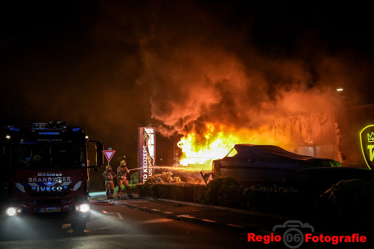 Brand bij bedrijfspand Autokeijzers Exclusives