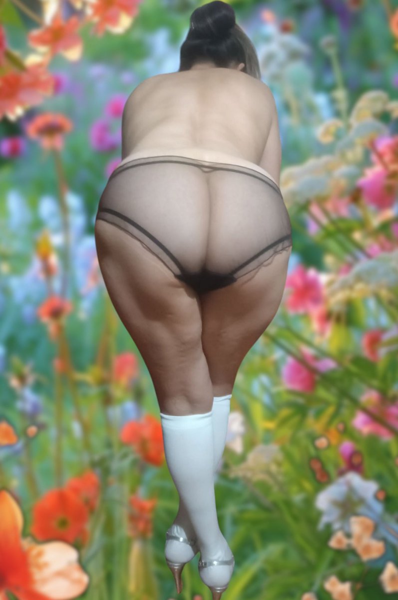 Mi Diosa buscando una flor 🌸 🤘