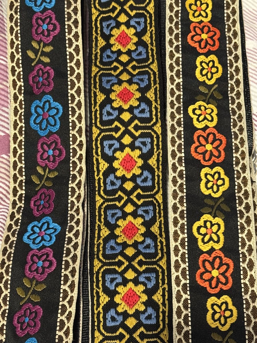 OllieGoddardGsy's tweet photo. My fave guitar straps are made by @SouldierChicago and they are a perfect fit for this week’s photo challenge.

#AlphabetChallenge #WeekPforPatterns https://t.co/u0IZ7WOVLS