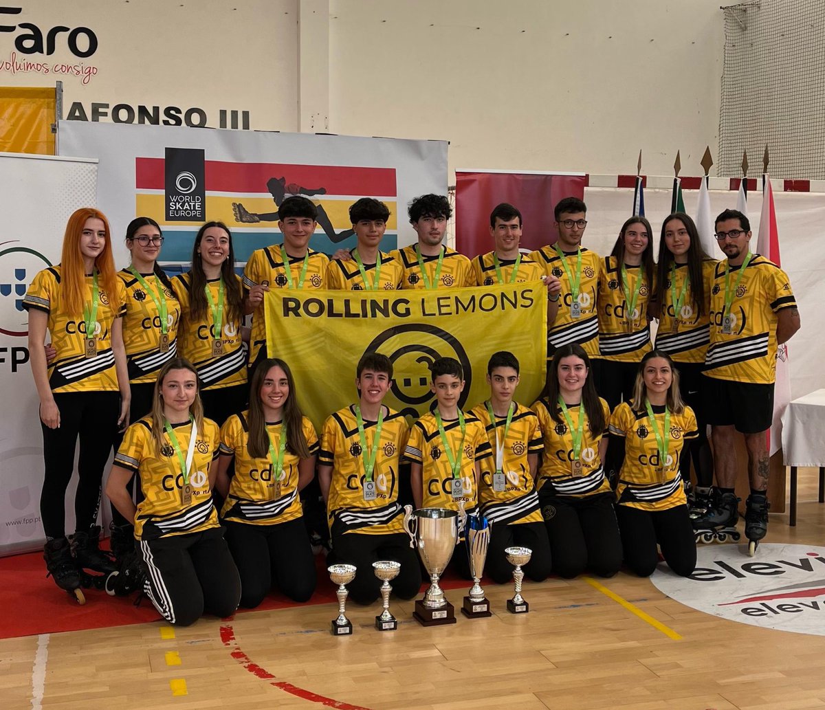 AyuntamientoVLL's tweet photo. 🏆🛼 ¡CAMPEONAS DE EUROPA!

Las chicas de @Rolling_Lemons arrasan en Faro 🇵🇹 y se llevan el oro 🥇 en la Liga Europea de Inline Freestyle.

¡Y los chicos también brillan con una plata muy peleada!

Orgullo total.

¡Enhorabuena, equipo!

#RollingLemons #InlineFreestyle https://t.co/9fMIhWYJJn