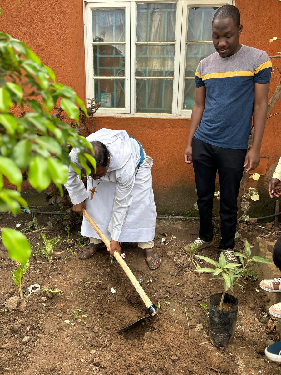 FEM2567's tweet image. A sustainable impact everywhere we go is what we aim to achieve. We were joined by Brother Zoachim the caretaker of the boys in Missionaries of the poor Bethlehem Busega to plant fruits for the boys a healthy boy child in a community that embraces them is our goal 
#FEMOutreach
