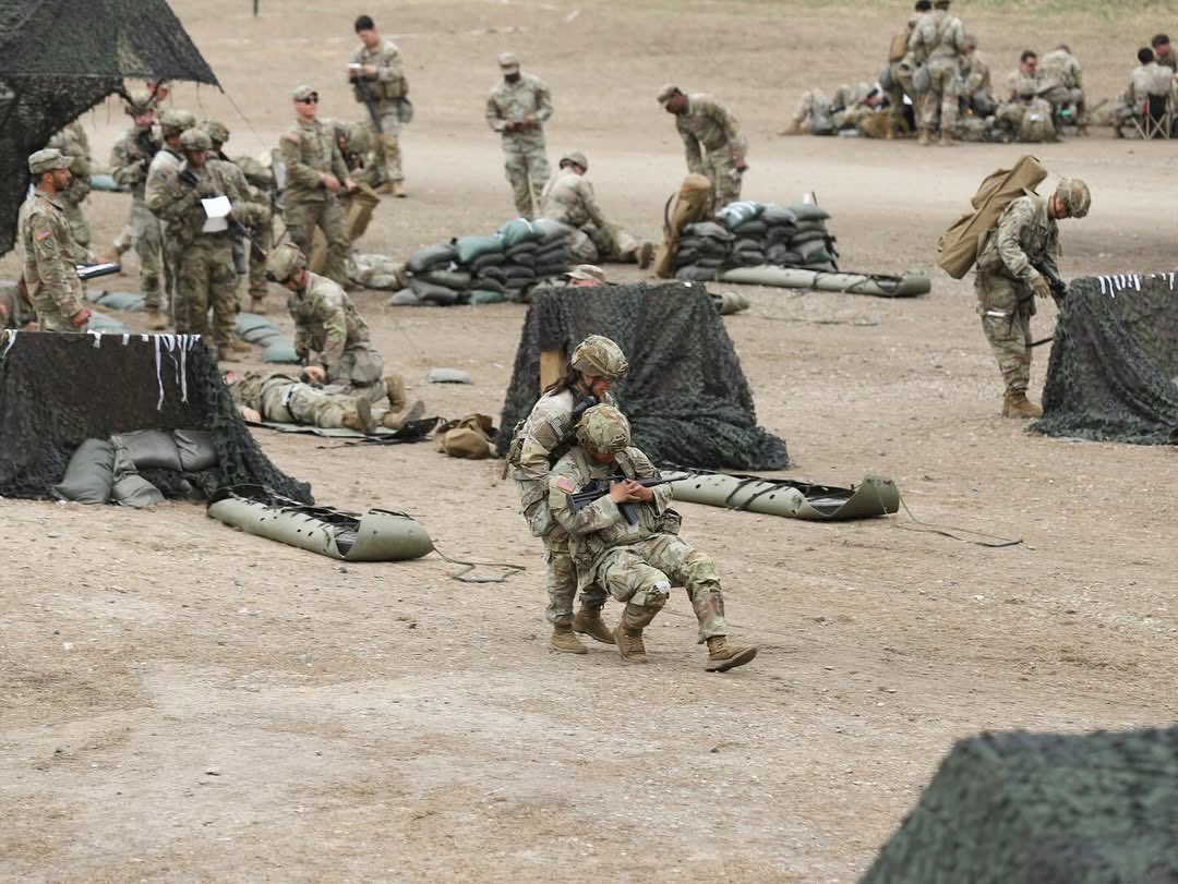 USARPAC's tweet photo. Soldiers push their limits, mastering warrior tasks and drills to earn the Expert Soldier and Infantryman Badges.

#2IDRUCD #SecondToNone #FightTonight #IndoPacific #USArmy #EighthArmyE3B

@EighthArmyKorea @USForcesKorea @USArmy https://t.co/1oov1b1WHd