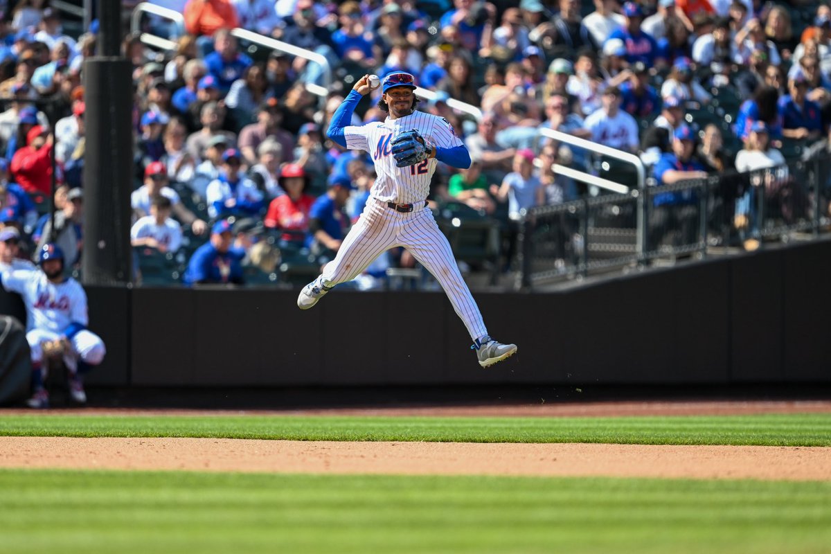 Mets's tweet photo. He’s just showing off

@Lindor12BC | #LGM https://t.co/ZW9Z8G6ZiO