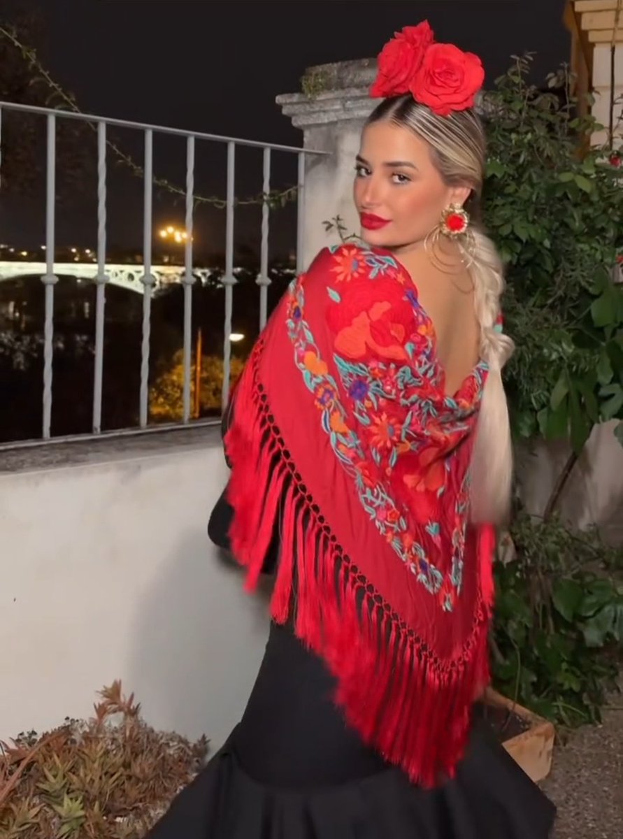 #LAURAENLAGITANA esa es nuestra niña <a href="/lauravgalera03/">Laura GH19</a>