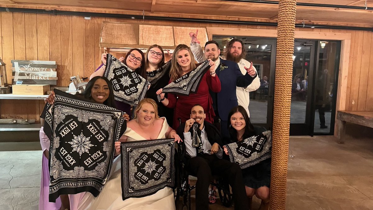 machinegunmadz's tweet image. meeting my loves at @dontletmegomgk’s wedding ❤️❤️❤️ #22DAYSOFMGK