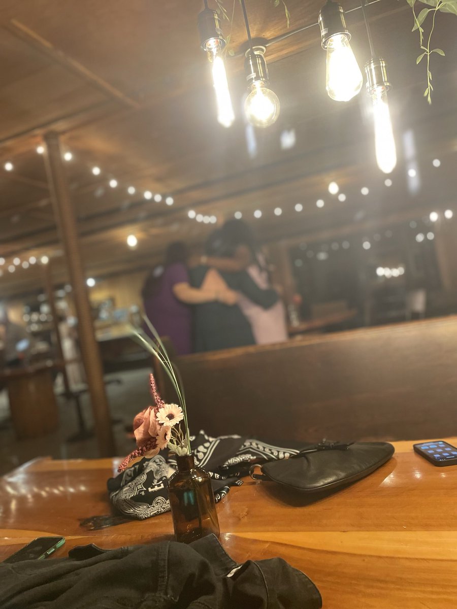 machinegunmadz's tweet image. meeting my loves at @dontletmegomgk’s wedding ❤️❤️❤️ #22DAYSOFMGK