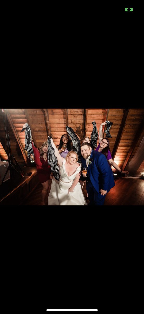 machinegunmadz's tweet image. meeting my loves at @dontletmegomgk’s wedding ❤️❤️❤️ #22DAYSOFMGK