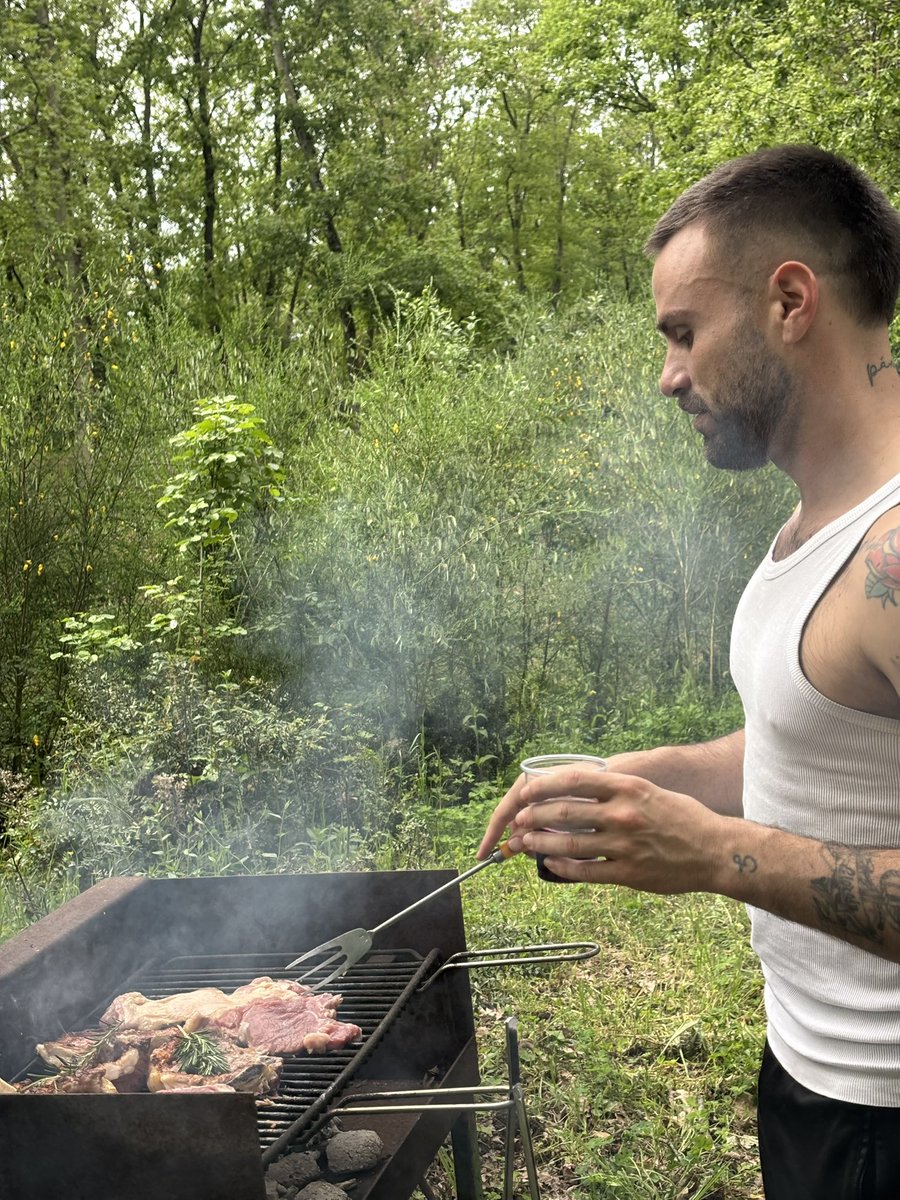 flanFederico's tweet photo. 🐣  🥩 🔥 https://t.co/UjRhRpBJZw