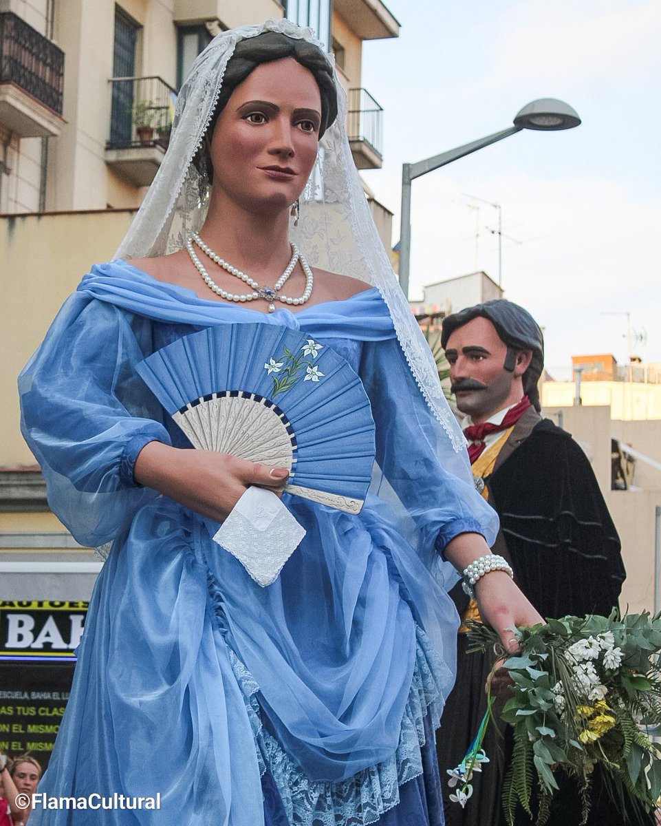 Tal dia com avui de 1897, la #ViladeGràcia s'annexionava de manera forçada a la ciutat comtal.
Malgrat el pas dels anys, #Gràcia encara lluita per no perdre la seva essència, i els seus #gegants, com a grans ambaixadors, continuaran transmeten l'esperit singular de la Vila! 💙