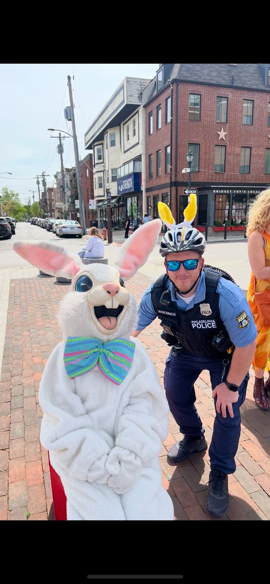 PPDSouthStreet's tweet photo. South Street Easter Promenade!
#PhillyPolice #PhillyPD https://t.co/UpQA5QvXXC