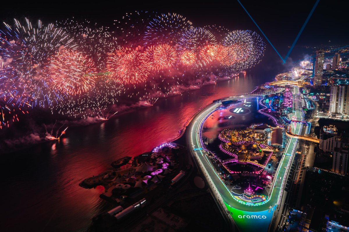 mosgovsa_en's tweet photo. The Jeddah Corniche Circuit lights up with joy as #SaudiArabianGP comes to a close ๐๐
#OvertakeTheFuture https://t.co/nmu1jiTsdk