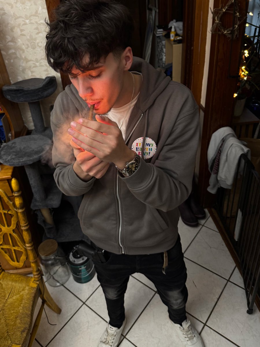 Snickers233's tweet image. 