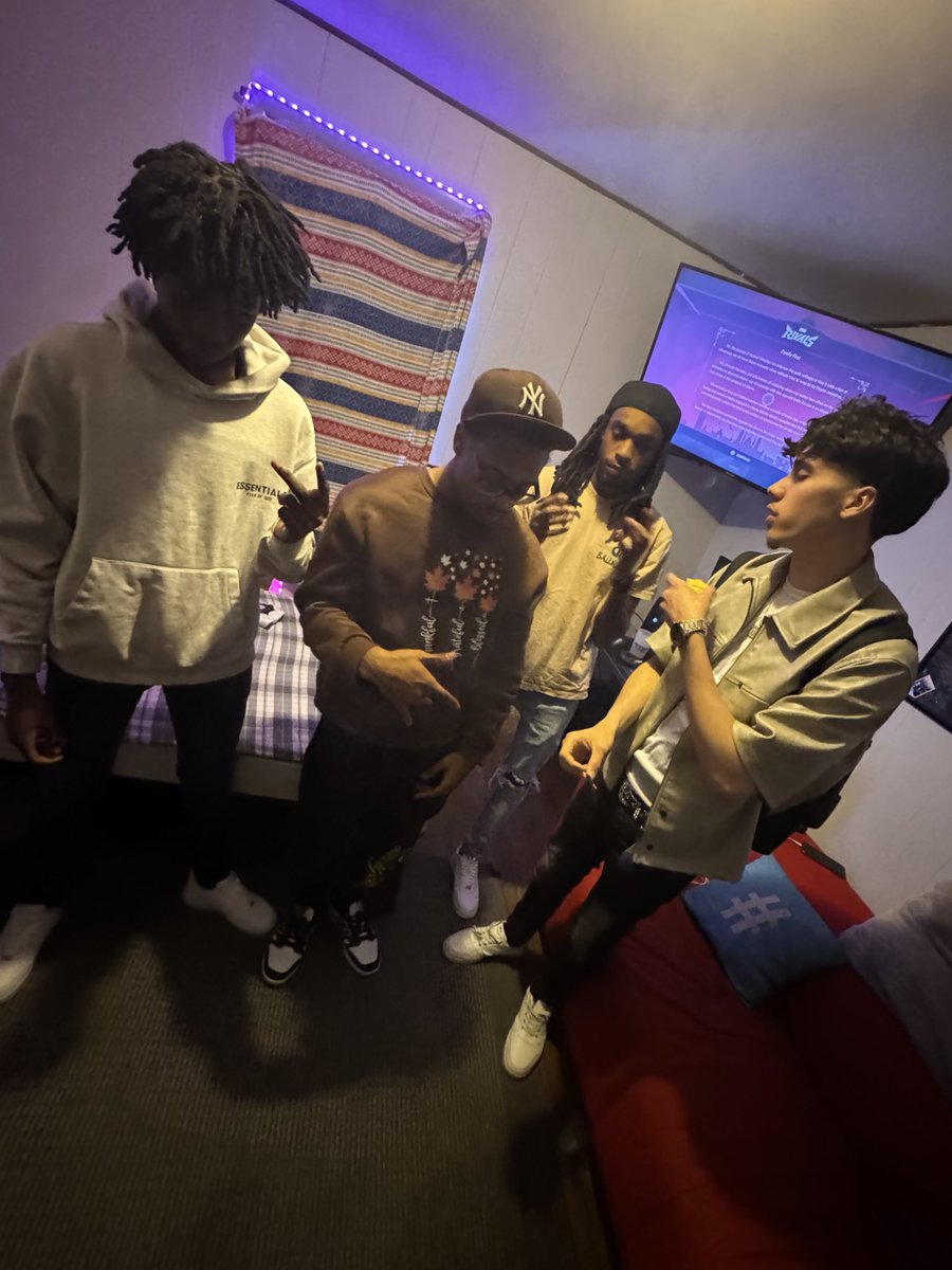 Snickers233's tweet image. 