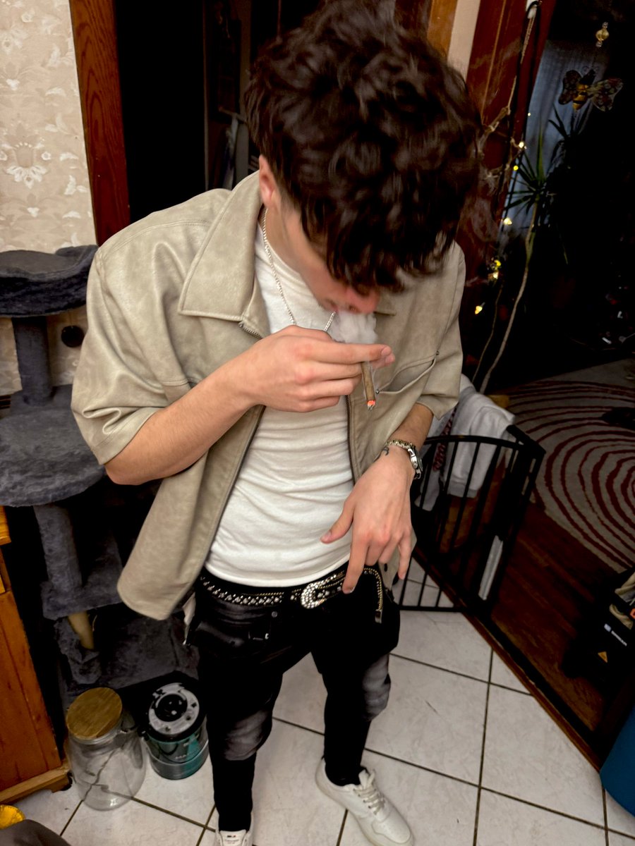 Snickers233's tweet image. 