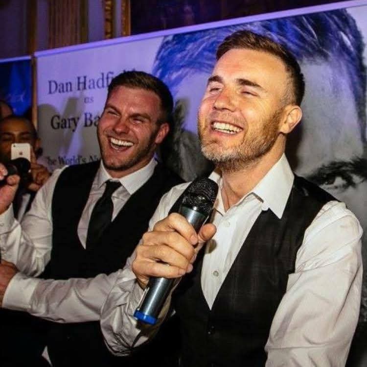 Garyismyhero's tweet photo. #LookALikeDay @GaryBarlow #throwback #lookatus #flashback
'Look A Likes' or 'only' 'tribute artists'? #🤔 #goodvoices #DanH #JonF
G about D a few years ago: 'Dan's brilliant, he's better than me'
https://t.co/s49FDCCeIO https://t.co/gyBhCZsHQA