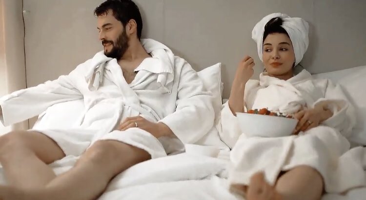 yvette_princz's tweet photo. @menekseeseme Iyi geceler 🌛

#EbruŞahin #AkinAkinozu #AkRu #MiranSadoglu #ReyyanSadoglu #ReyMir #Hercai https://t.co/YtjCxpbTK0