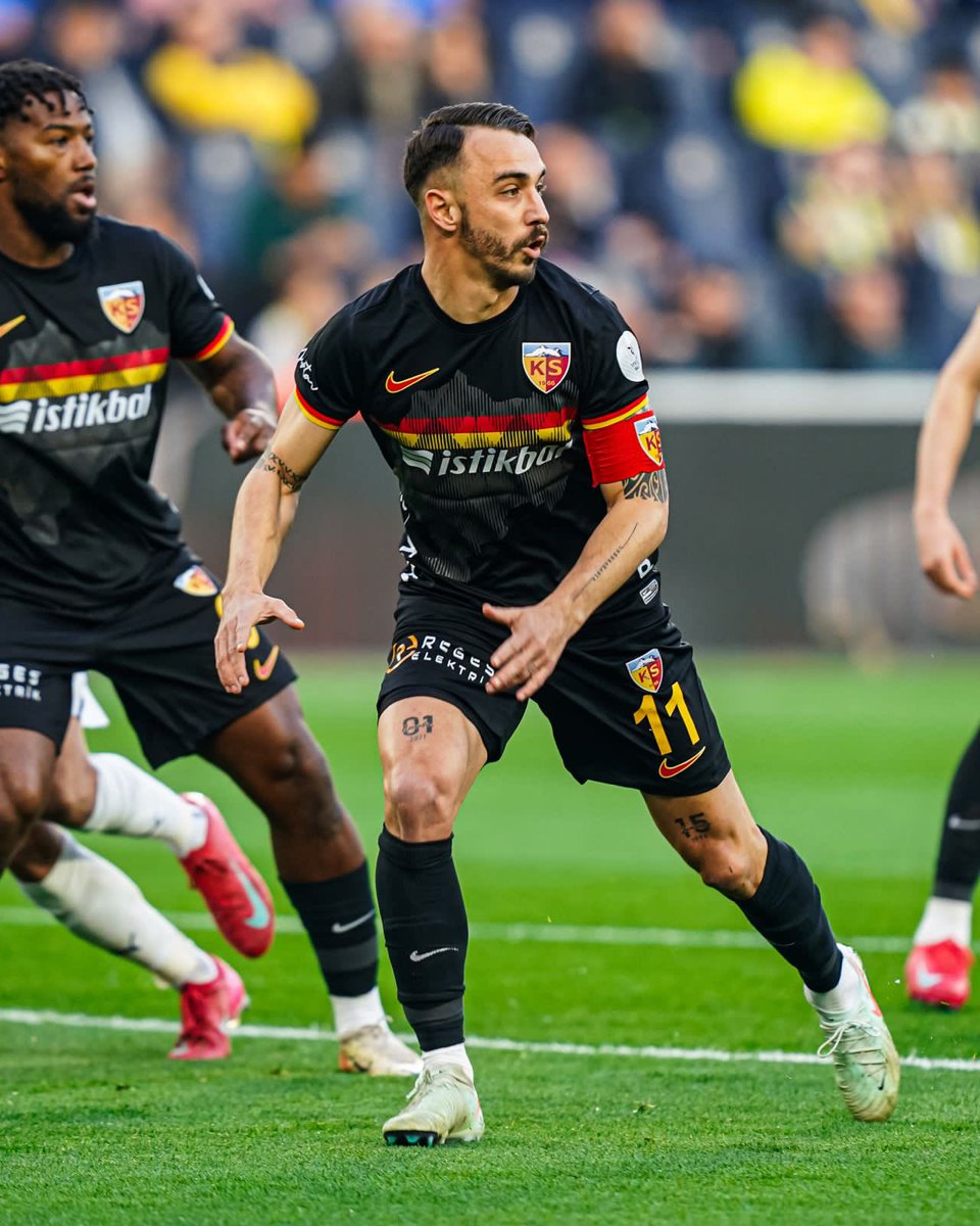 Gsazdagi's tweet photo. Müthiş mücadele, birçok eksiğimize rağmen alınan 1 puan altın değerinde. Tebrikler takım 🟡🔴💪🏻 https://t.co/wrAQNMb108