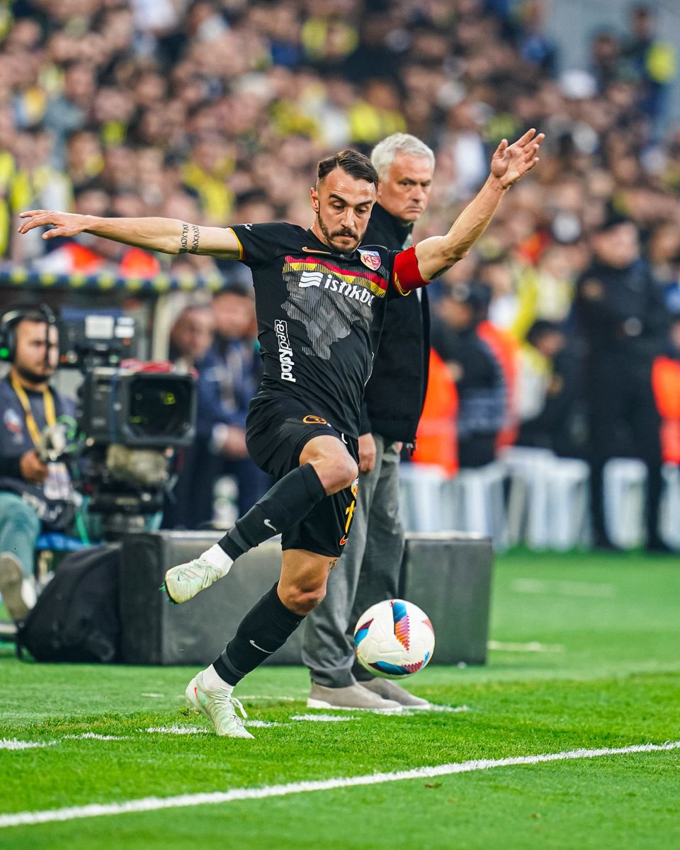 Gsazdagi's tweet photo. Müthiş mücadele, birçok eksiğimize rağmen alınan 1 puan altın değerinde. Tebrikler takım 🟡🔴💪🏻 https://t.co/wrAQNMb108