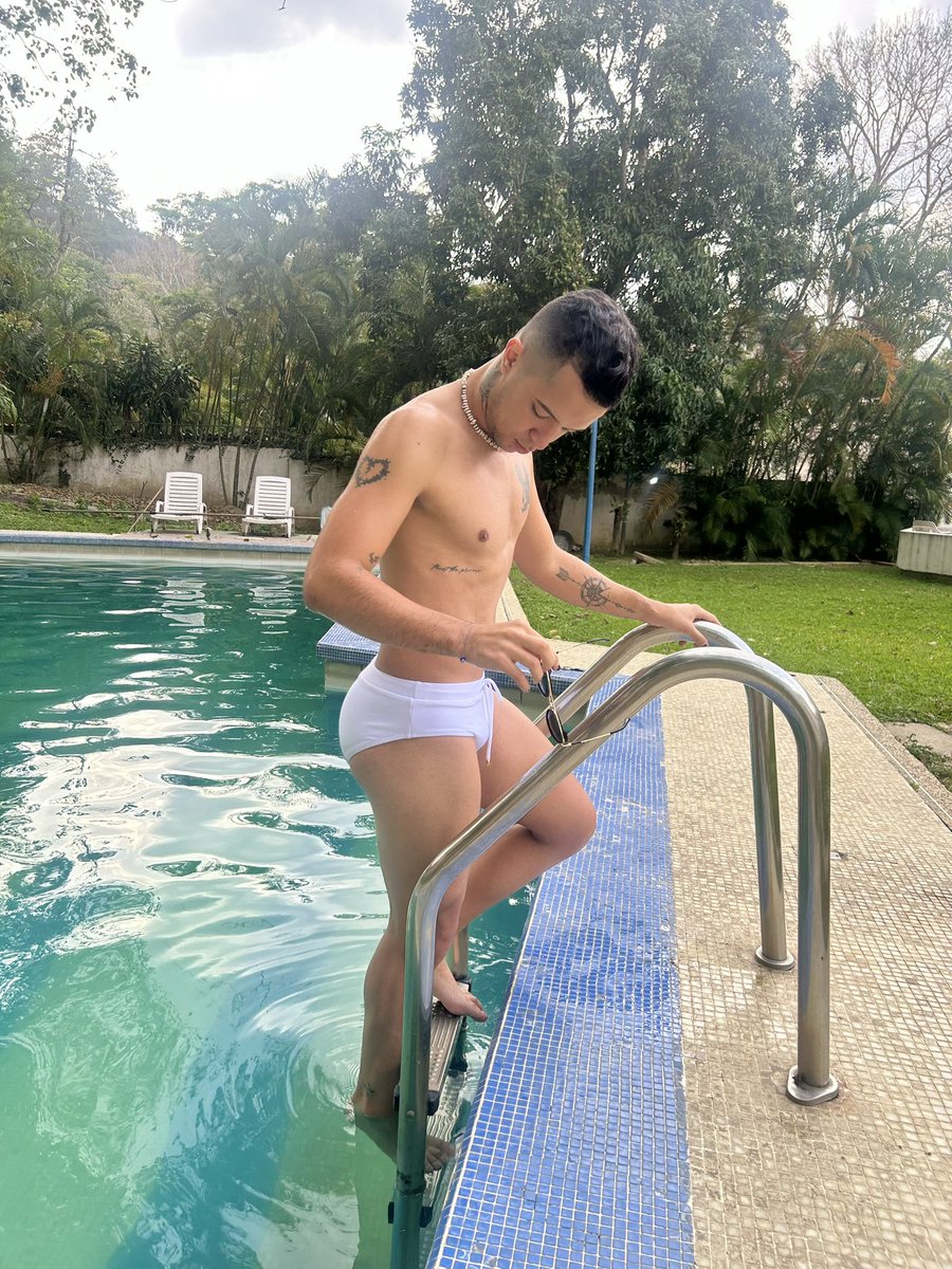 AStewardt's tweet photo. Sunday 💦 https://t.co/53DqopLIfX