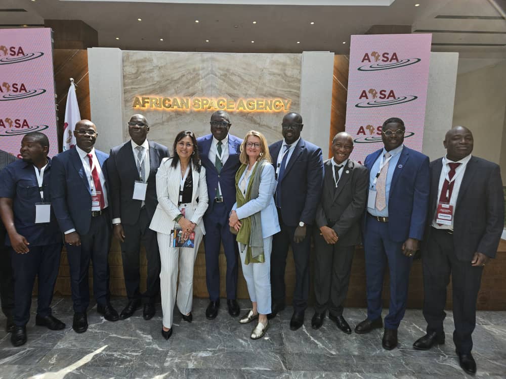🚀 20 avril 2025 | Inauguration de l’Agence Spatiale Africaine (AfSA) au Caire !  
Le DG de l’AGEOS, Dr Aboubakar Mambimba, a représenté le #Gabon et l’Afrique Centrale.  
Un tournant pour la coopération spatiale africaine 🌍  
#AfSA #AGEOS #NewSpaceAfrica #AfriqueSpatiale