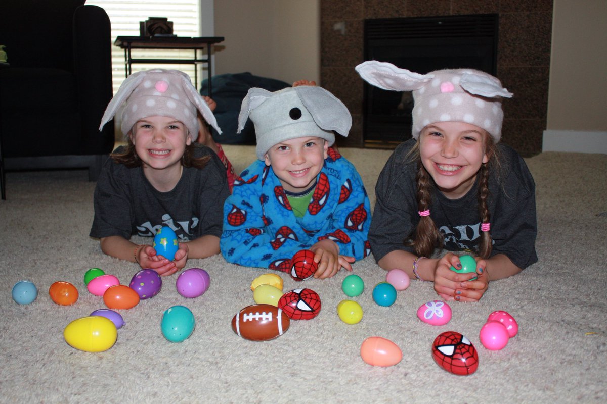 CoachBrennan's tweet photo. Happy Easter!! Hope everyone enjoys a great day!! They grow up too fast!! #LivingTheRedline #BearDown https://t.co/7v3y6JVTio